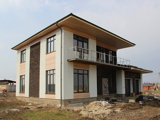 оформление фасада дома комбинированными материалами