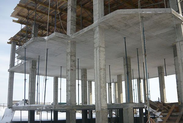 Строительство стального дома в Мариуполе: уже завершают работы по возведению первого этажа